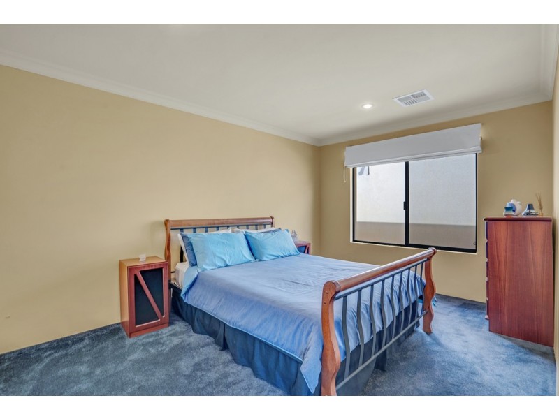 5 Solstraale Place, Halls Head WA 6210