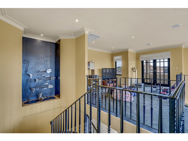 5 Solstraale Place, Halls Head WA 6210