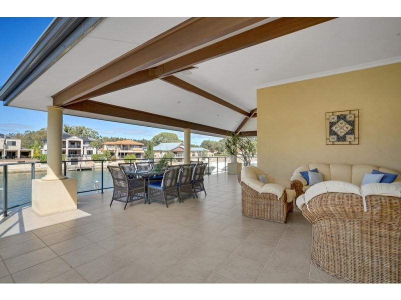 5 Solstraale Place, Halls Head WA 6210