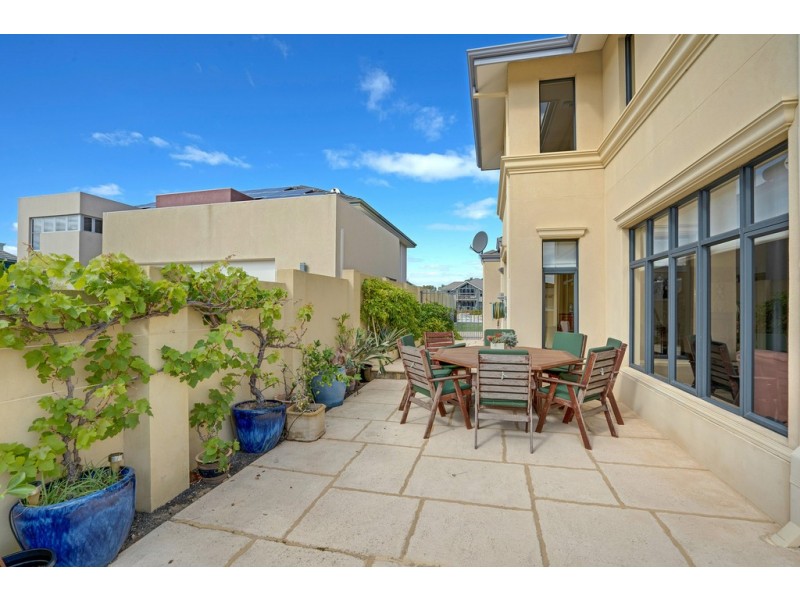 5 Solstraale Place, Halls Head WA 6210