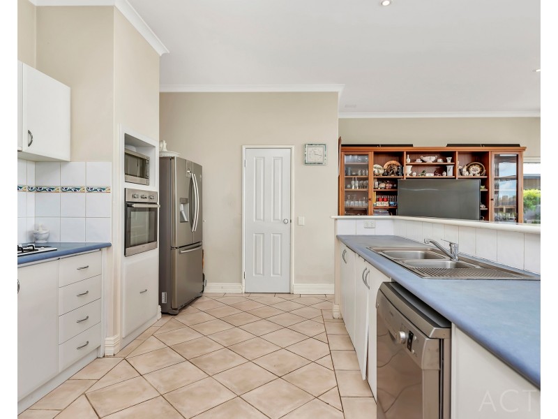 74 Banksia Terrace, South Yunderup WA 6208