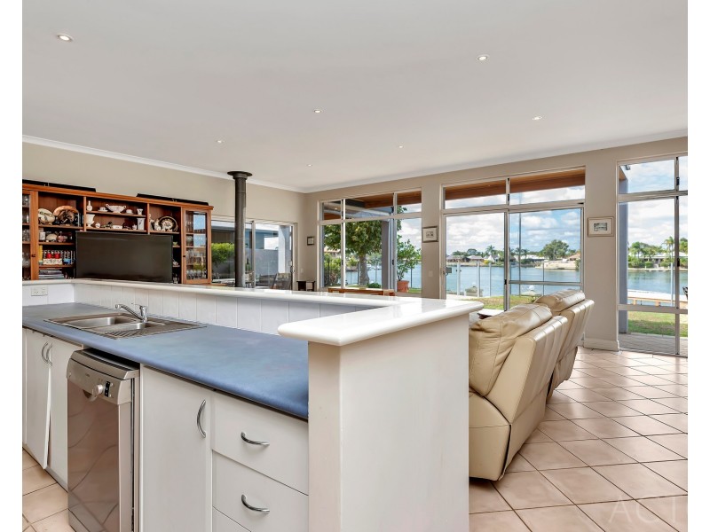 74 Banksia Terrace, South Yunderup WA 6208