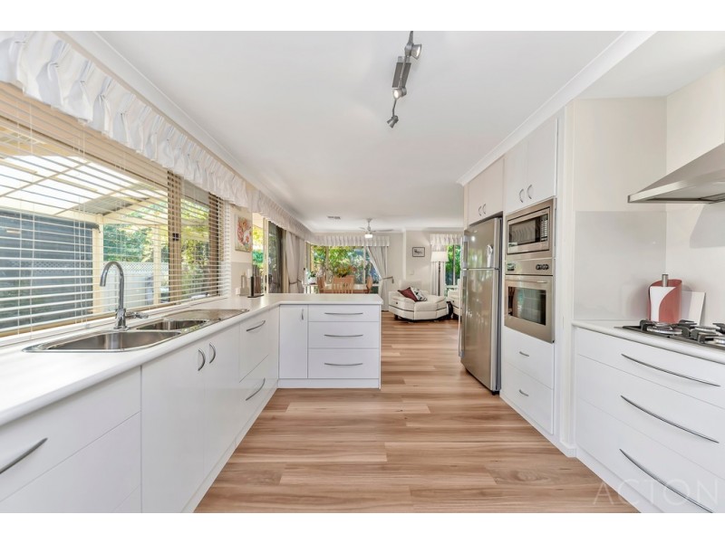 3 Parkwater Cove, Halls Head WA 6210