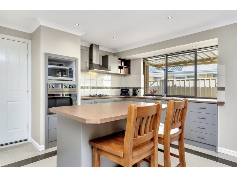 31 Malata Ridge, Lakelands WA 6180