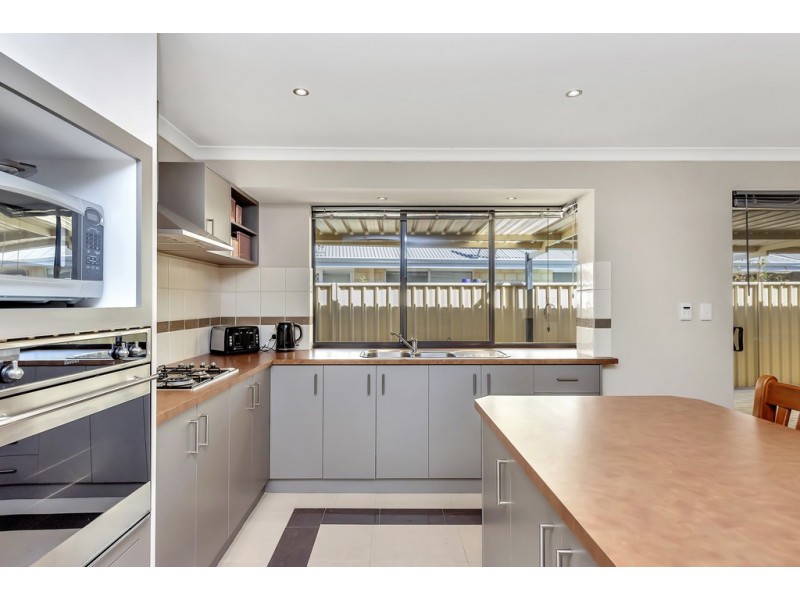 31 Malata Ridge, Lakelands WA 6180