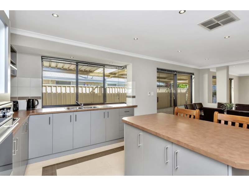 31 Malata Ridge, Lakelands WA 6180