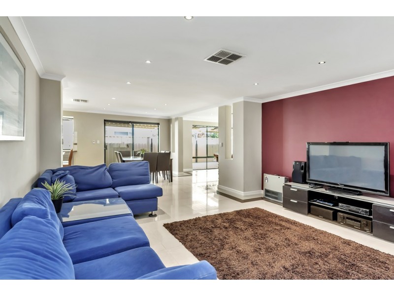 31 Malata Ridge, Lakelands WA 6180