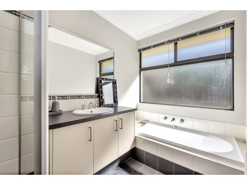 31 Malata Ridge, Lakelands WA 6180