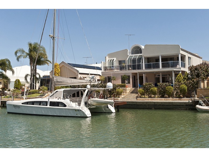 9 Siska Court, Halls Head WA 6210