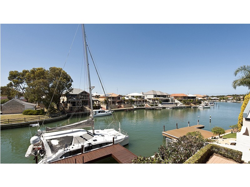 9 Siska Court, Halls Head WA 6210