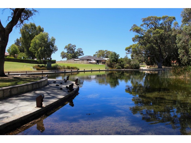 14 Sinclair Vista, Lakelands WA 6180