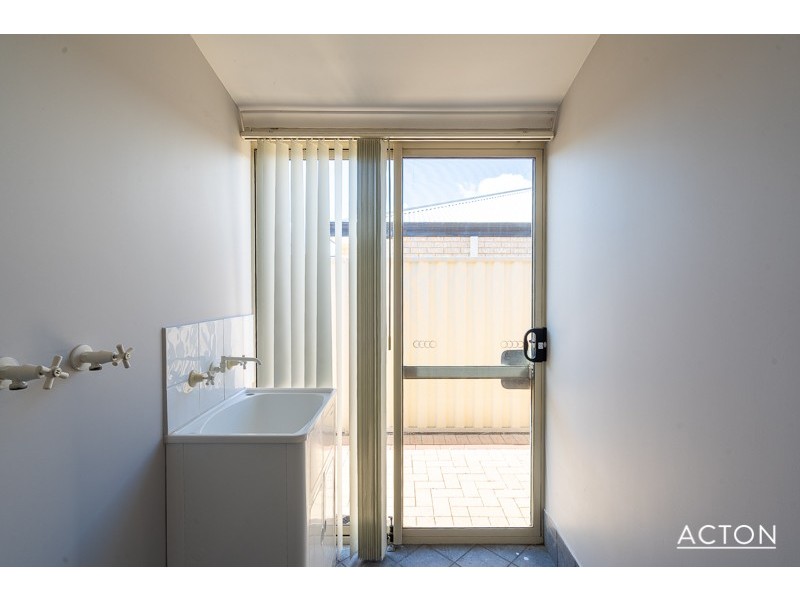 1 Ravendale Drive, Dudley Park WA 6210