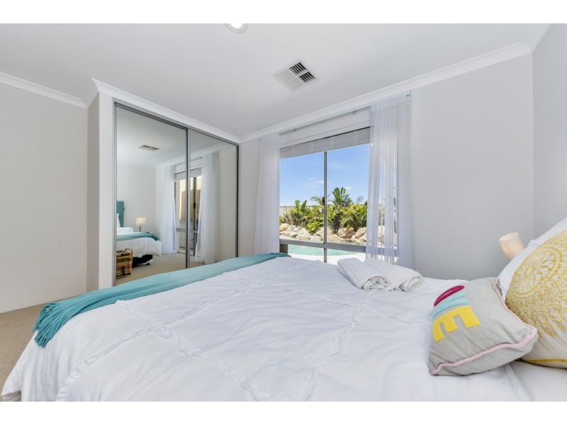 32 Acerosa Boulevard, Halls Head WA 6210