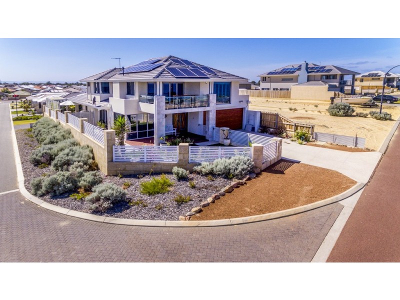 32 Acerosa Boulevard, Halls Head WA 6210