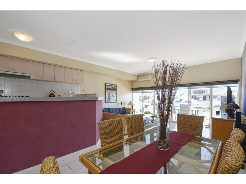 9/20 Baruna Court, Halls Head WA 6210