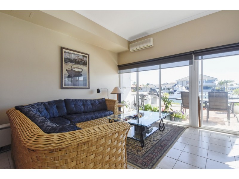 9/20 Baruna Court, Halls Head WA 6210
