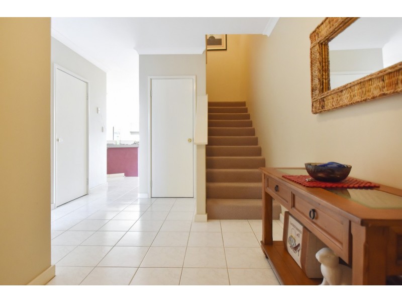 9/20 Baruna Court, Halls Head WA 6210