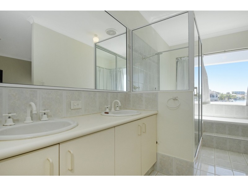 9/20 Baruna Court, Halls Head WA 6210