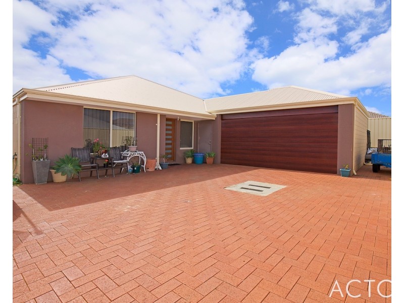 10 Pelora View, Lakelands WA 6180