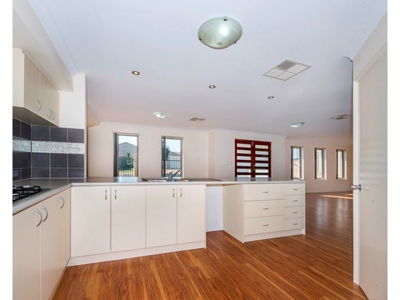 10 Pelora View, Lakelands WA 6180