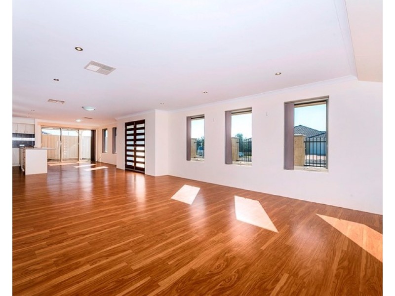 10 Pelora View, Lakelands WA 6180