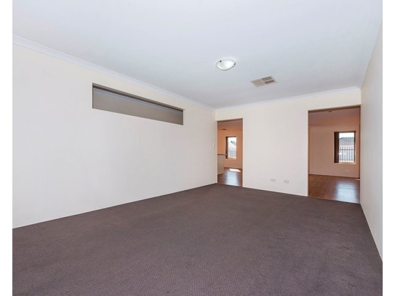 10 Pelora View, Lakelands WA 6180