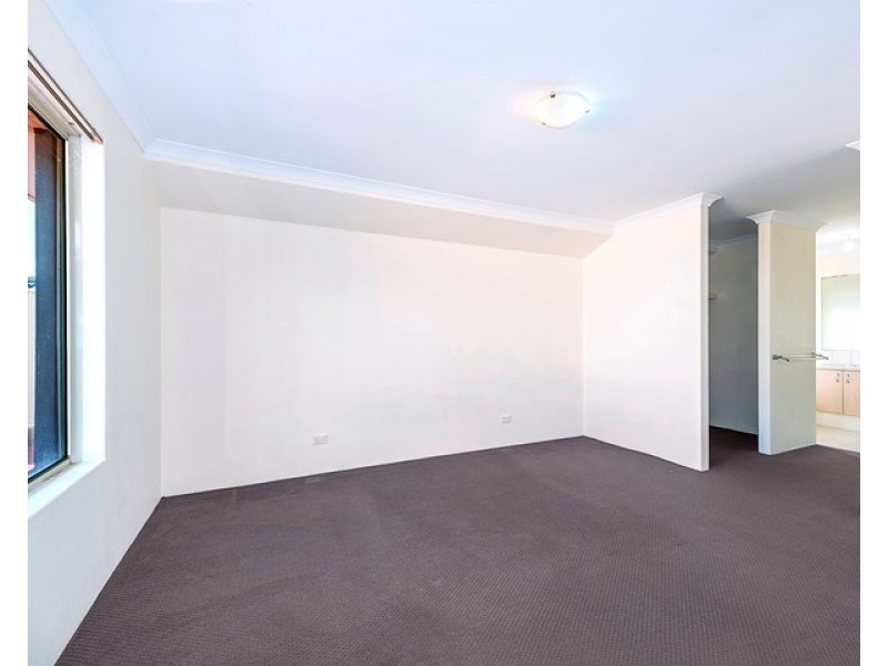 10 Pelora View, Lakelands WA 6180