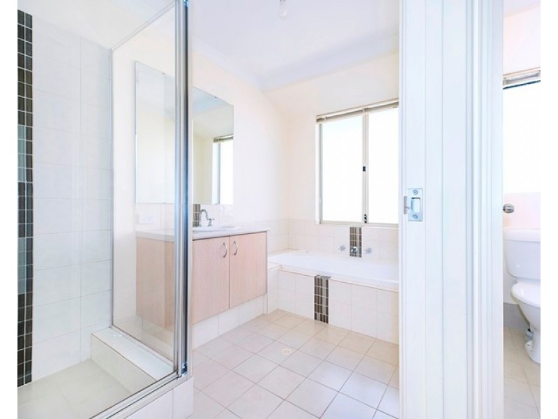 10 Pelora View, Lakelands WA 6180