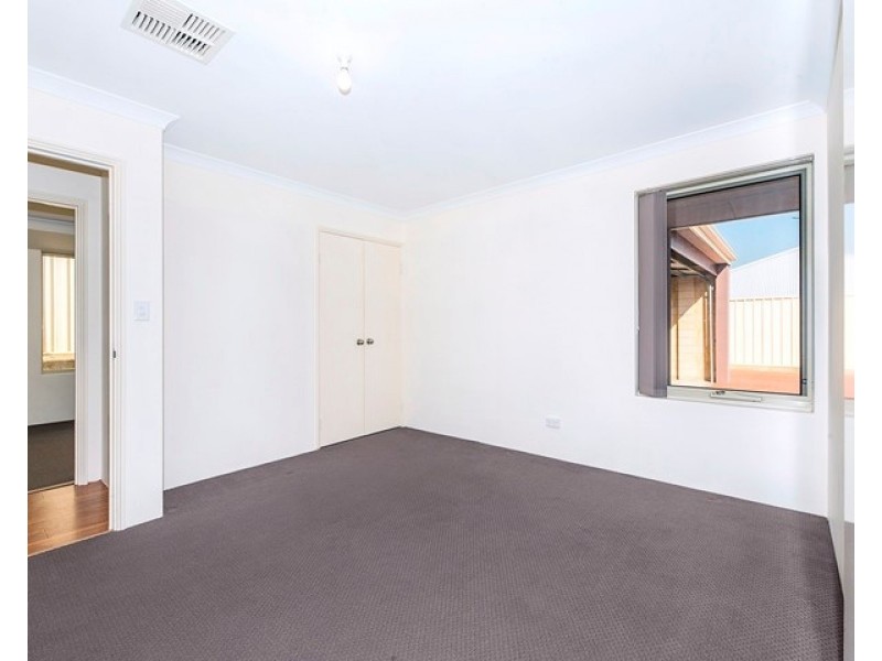 10 Pelora View, Lakelands WA 6180