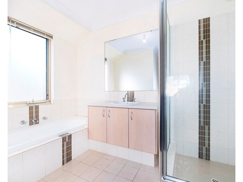 10 Pelora View, Lakelands WA 6180