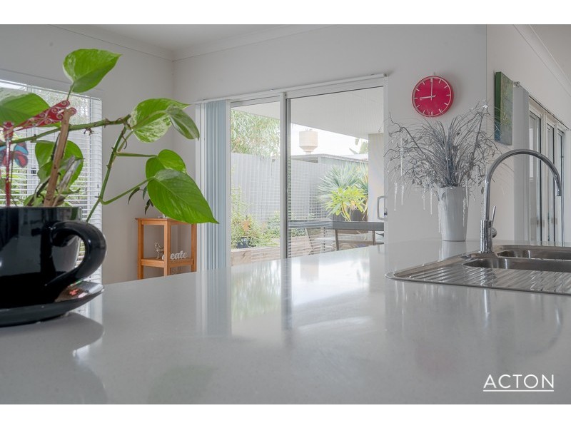 14B Scrivener Place, Halls Head WA 6210