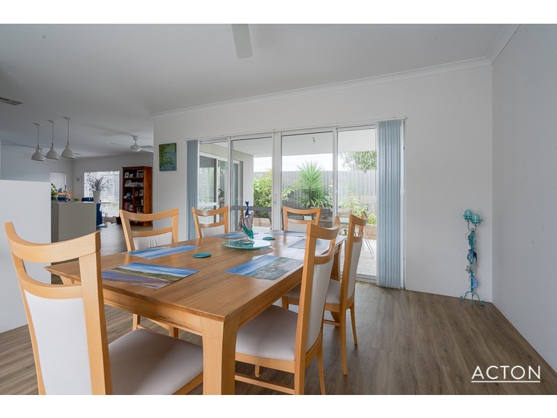 14B Scrivener Place, Halls Head WA 6210