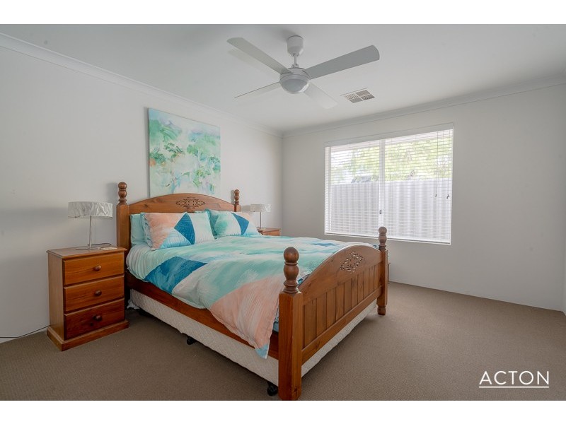 14B Scrivener Place, Halls Head WA 6210