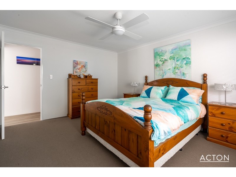 14B Scrivener Place, Halls Head WA 6210