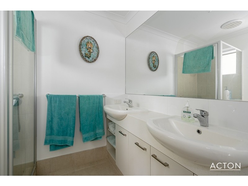 14B Scrivener Place, Halls Head WA 6210