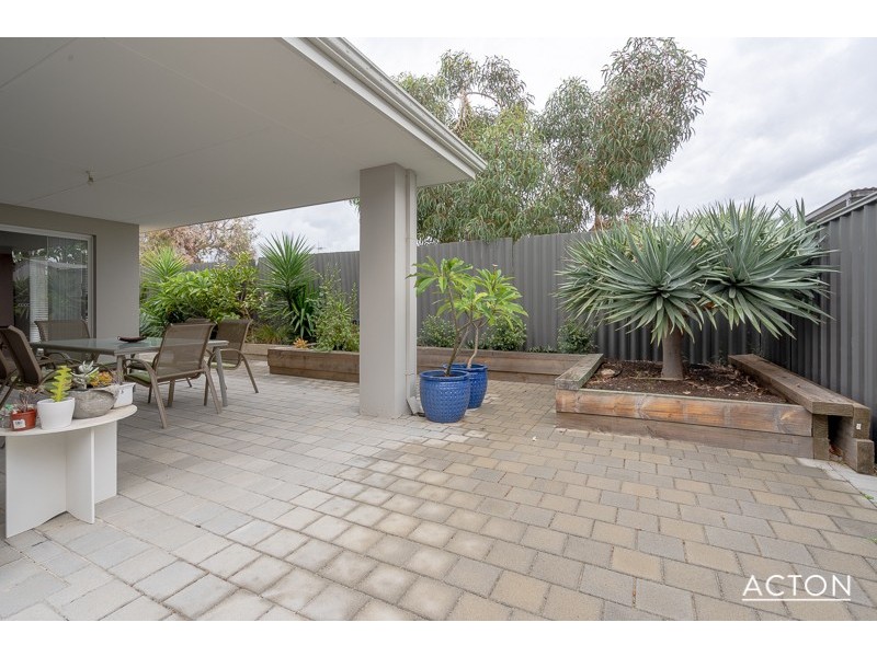 14B Scrivener Place, Halls Head WA 6210