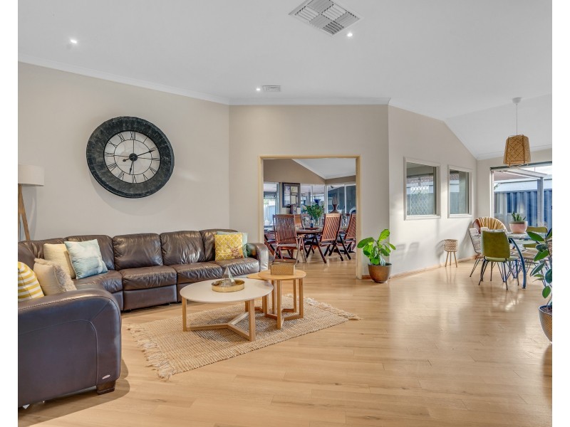 11 Dillington Mews, Erskine WA 6210