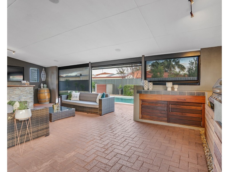 11 Dillington Mews, Erskine WA 6210