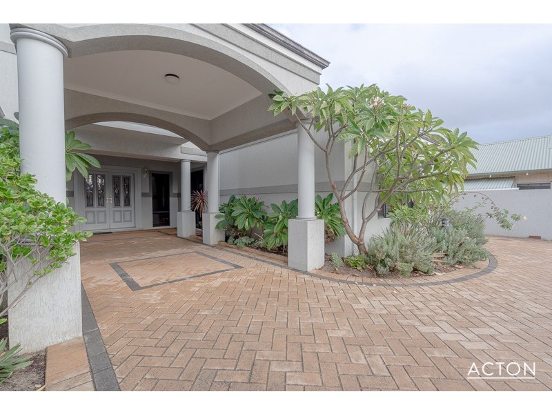 27 Cambria Island Retreat, Halls Head WA 6210