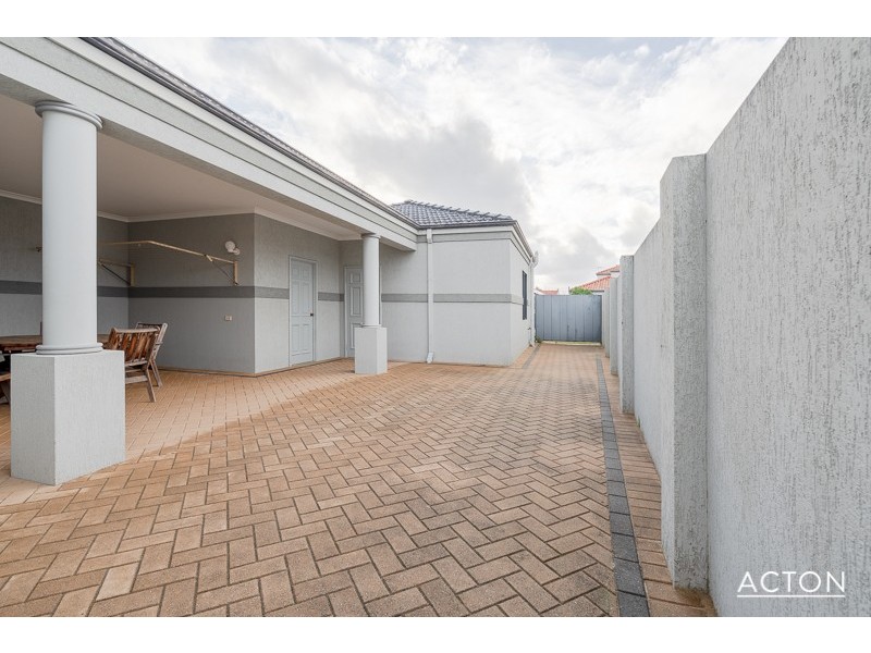 27 Cambria Island Retreat, Halls Head WA 6210