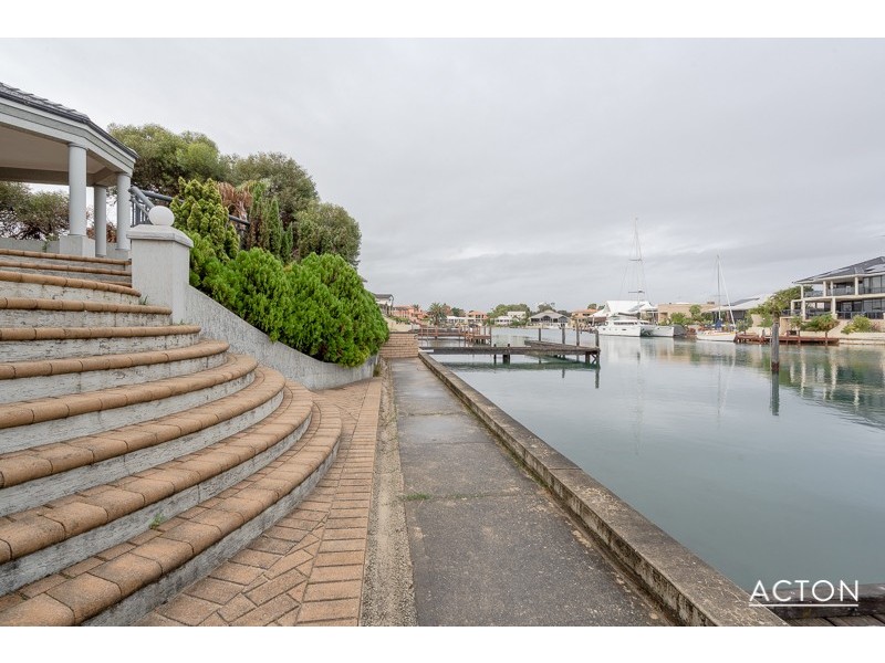 27 Cambria Island Retreat, Halls Head WA 6210