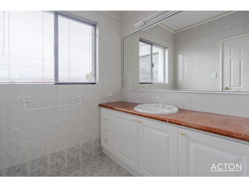 27 Cambria Island Retreat, Halls Head WA 6210