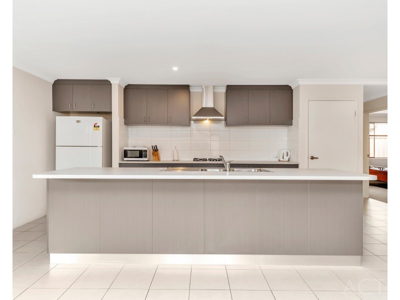 27 Rochdale Circle, Meadow Springs WA 6210