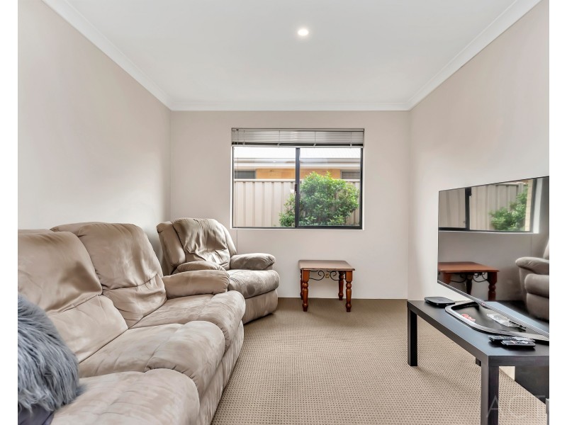 27 Rochdale Circle, Meadow Springs WA 6210