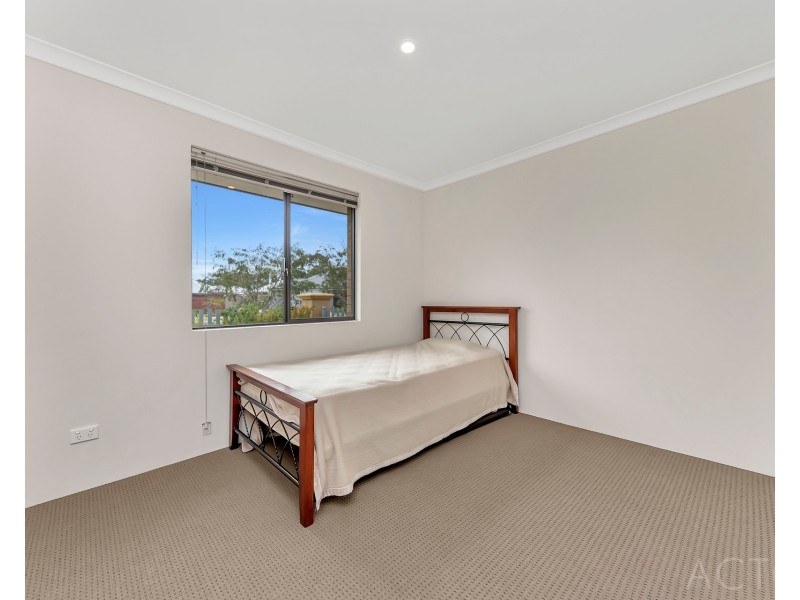 27 Rochdale Circle, Meadow Springs WA 6210