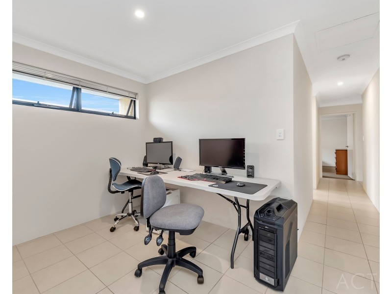 27 Rochdale Circle, Meadow Springs WA 6210