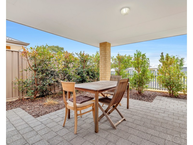 27 Rochdale Circle, Meadow Springs WA 6210