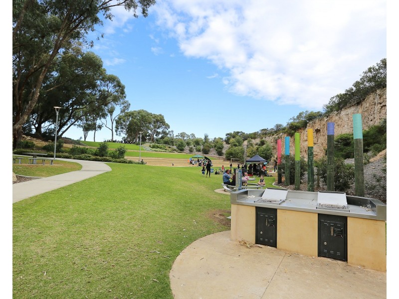 27 Rochdale Circle, Meadow Springs WA 6210