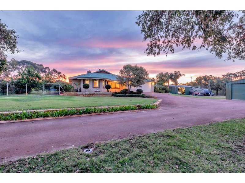 98 Woodland Parade, Stake Hill WA 6181