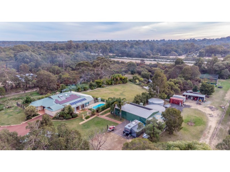 98 Woodland Parade, Stake Hill WA 6181